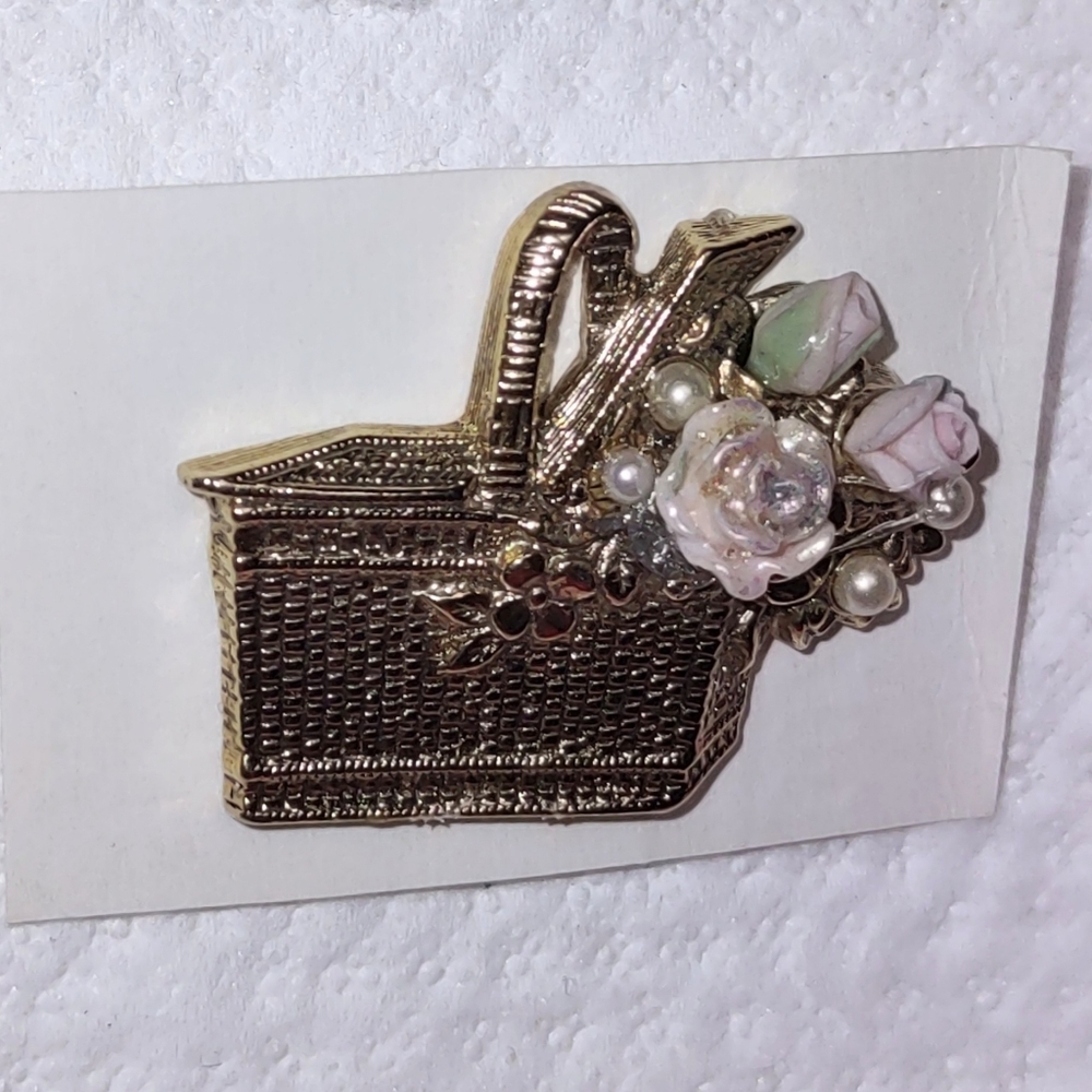 1928 Vintage Inspired Gold Basket of Flowers Brooch - Picture 3 of 12